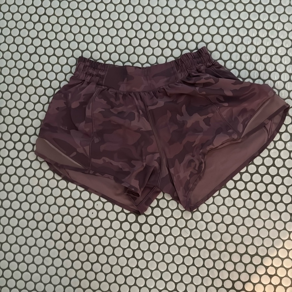 Lululemon size 6 Hotty Hot shorts